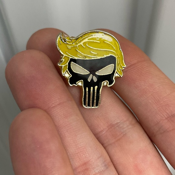 Donald Trump the Punisher collectable lapel pin - Picture 7 of 8